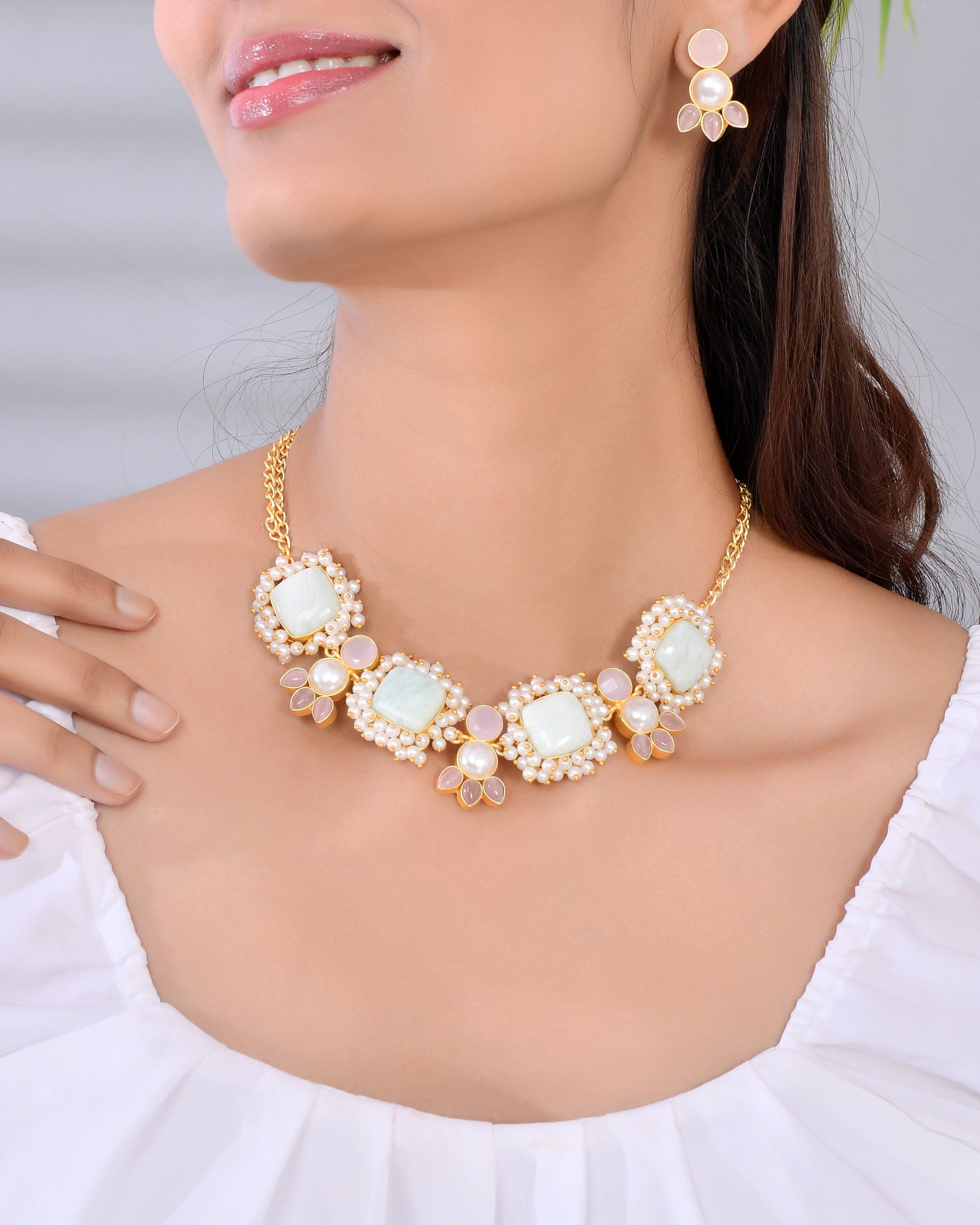 FANATASY AFFAIR NECKLACE